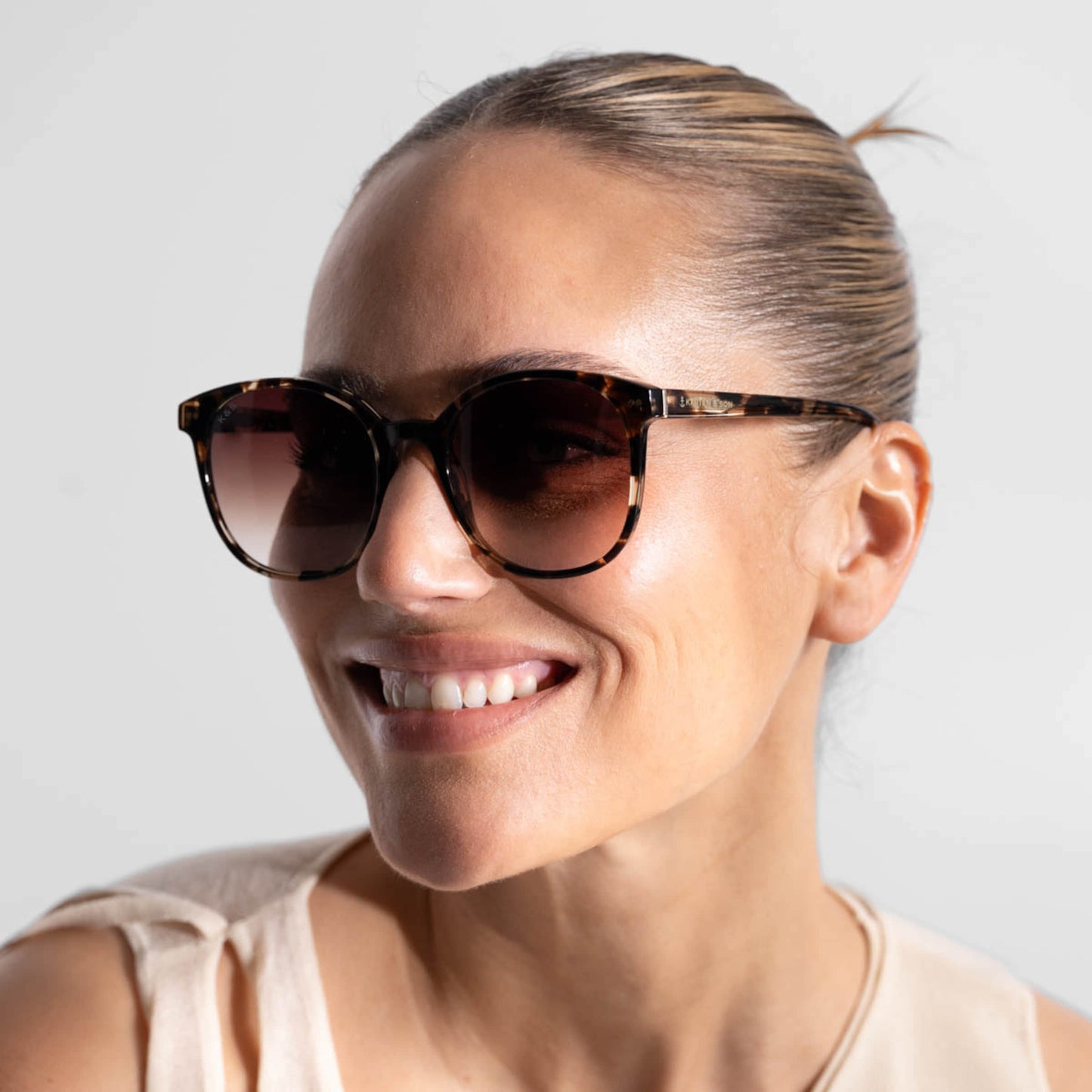 Nairobi Crystal Tortoise Brown