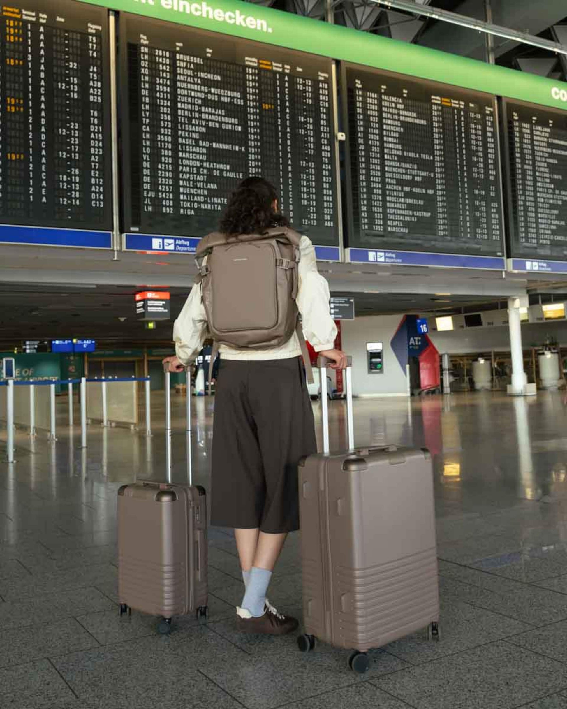 Heathrow Cabin All Black