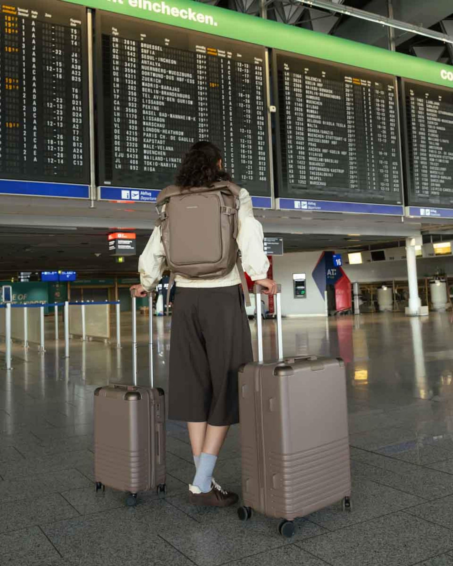 Heathrow Cabin Walnut