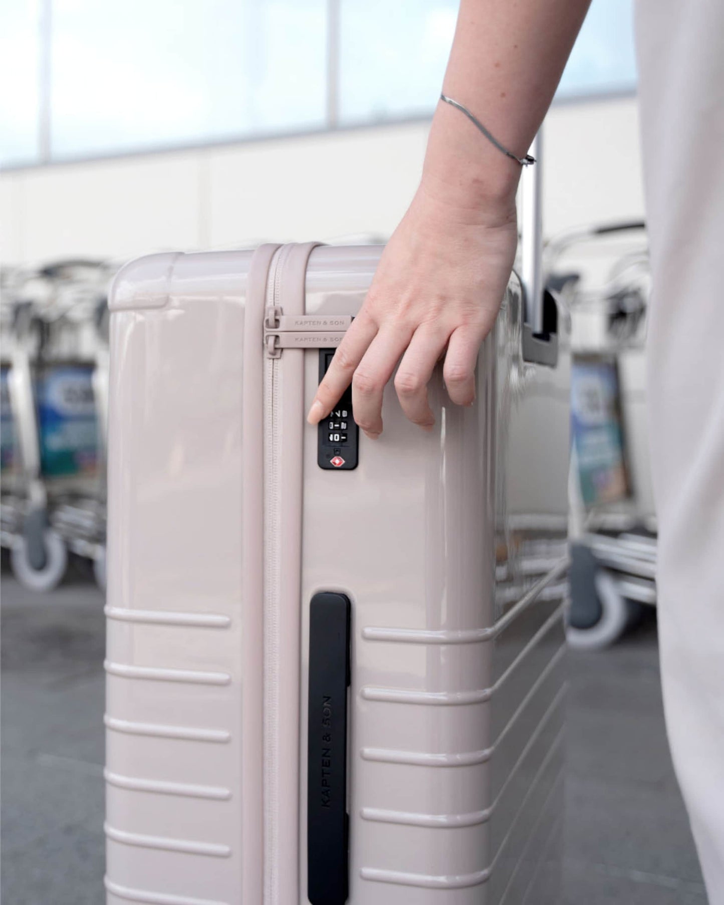 Heathrow Essential Check In Sandstone