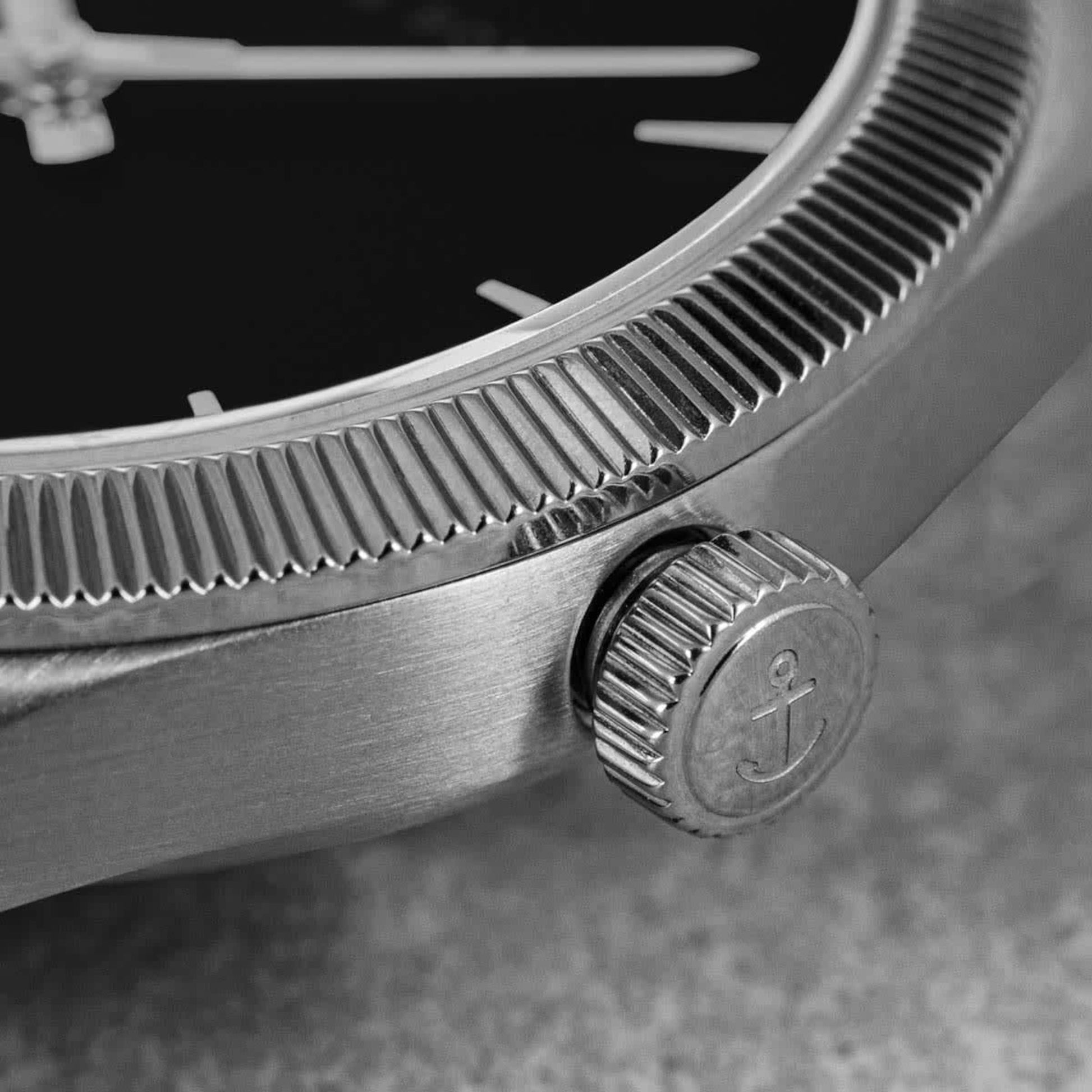 Crush Gold Black Steel