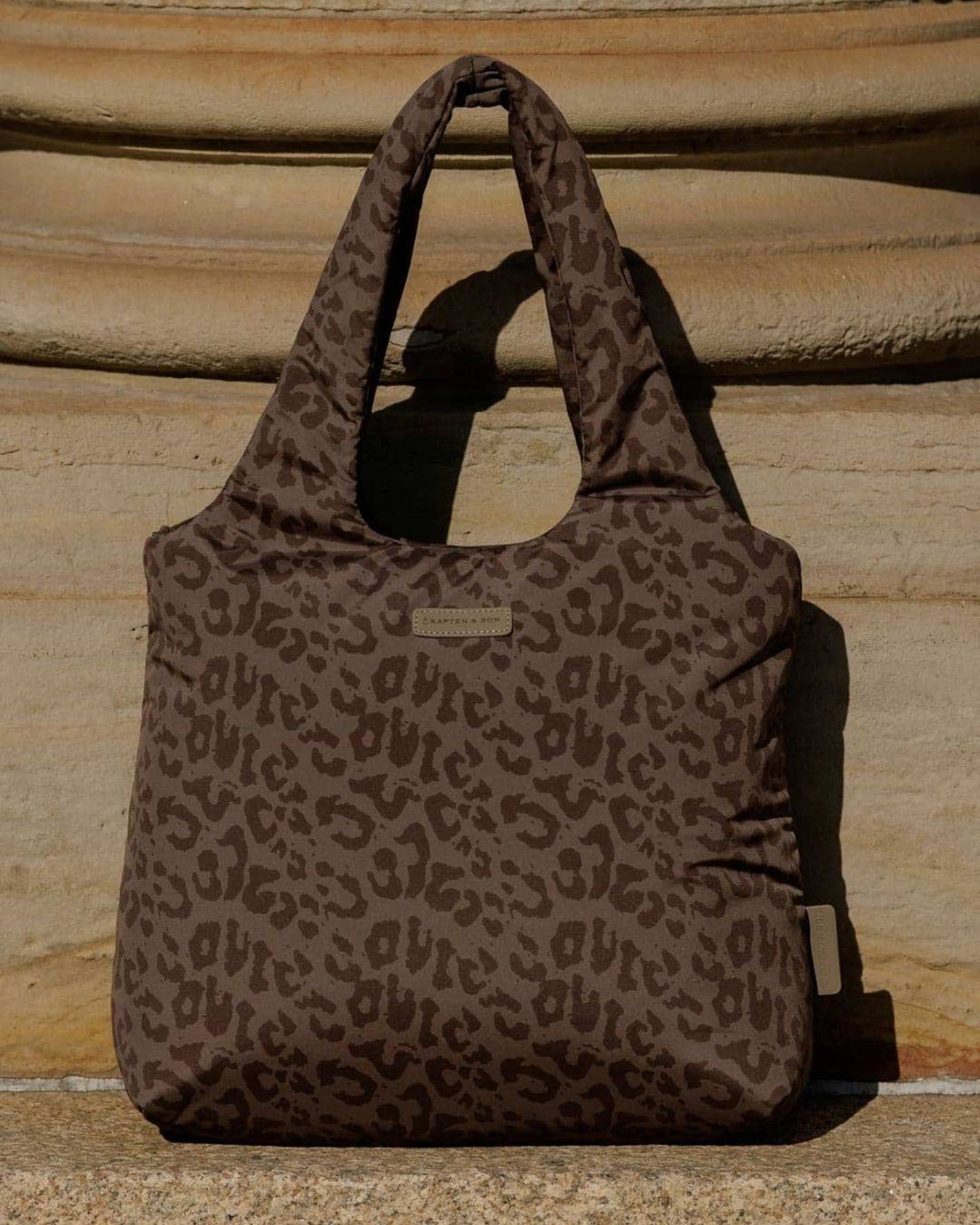 Skara Cloud Shopper Walnut