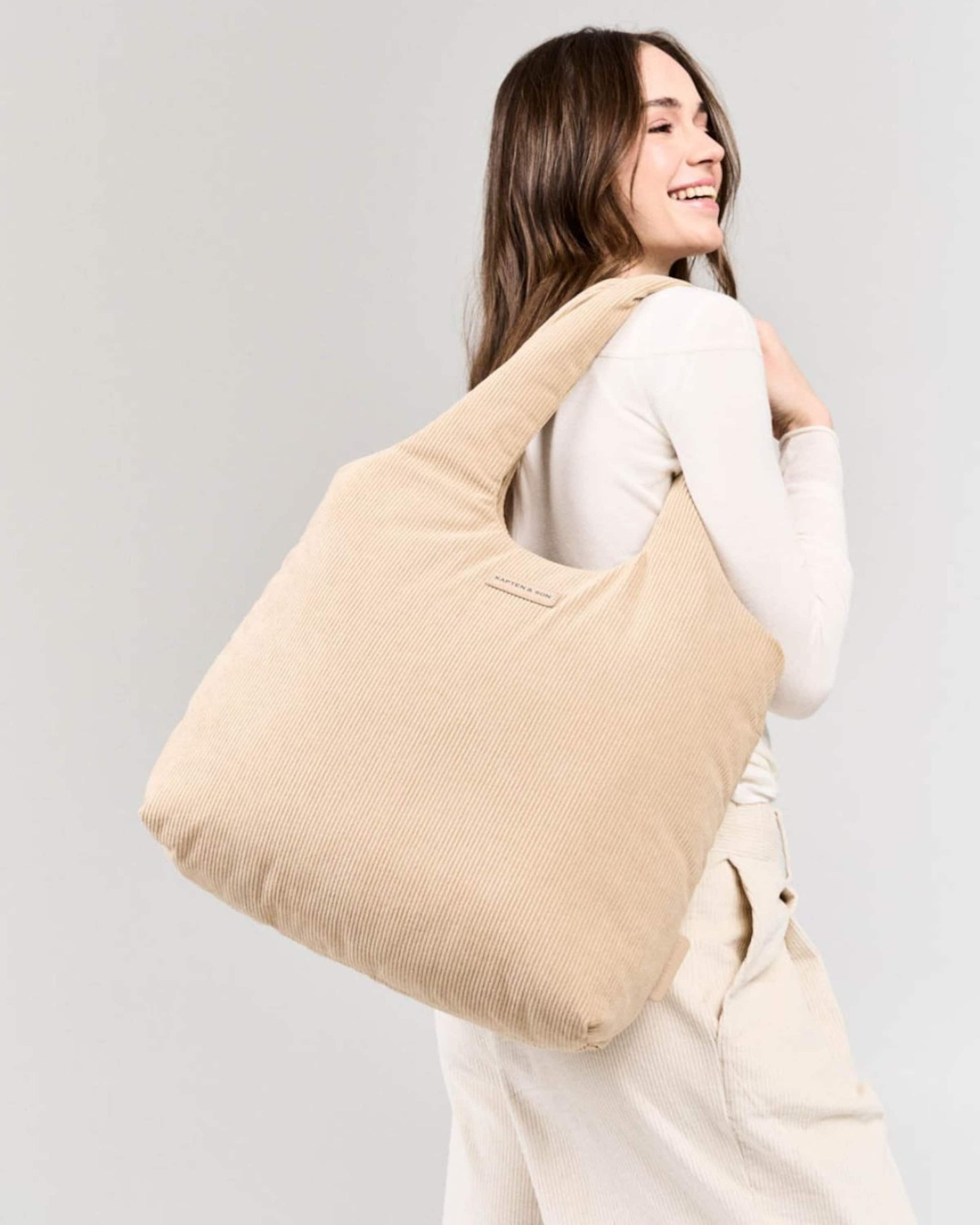 Skara Cloud Shopper All Black