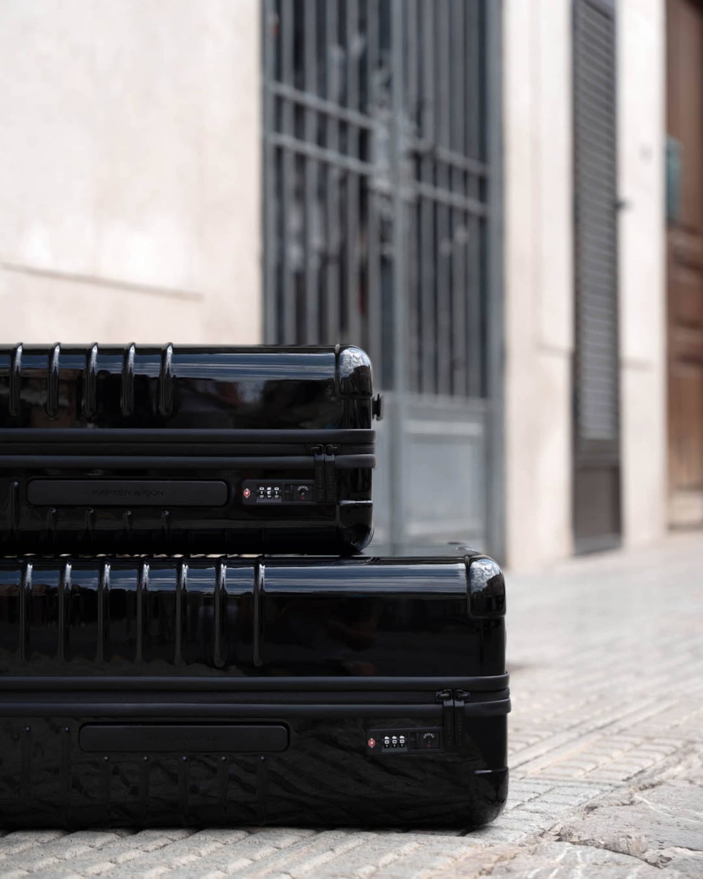 Heathrow Essential Cabin All Black
