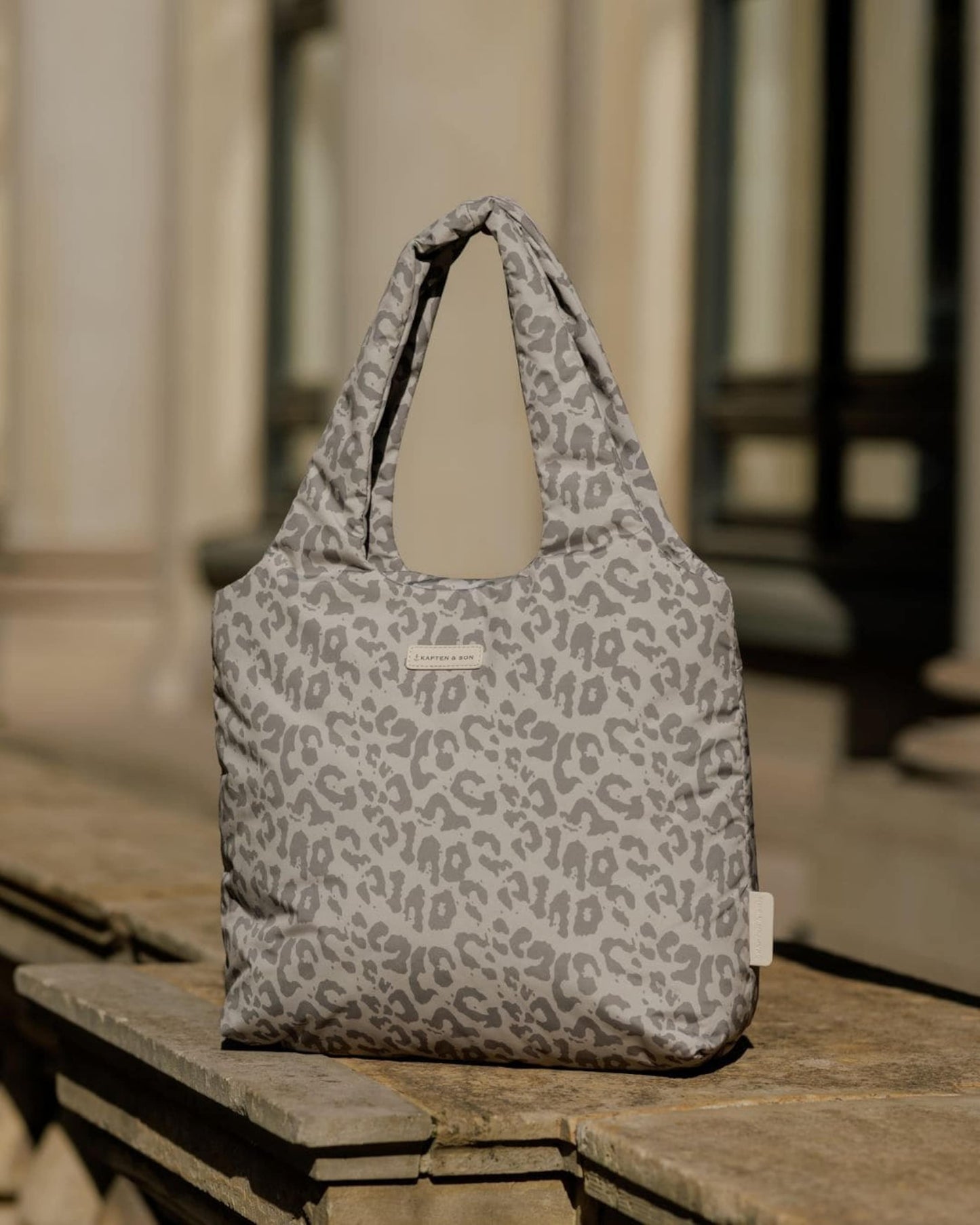 Skara Cloud Shopper Walnut