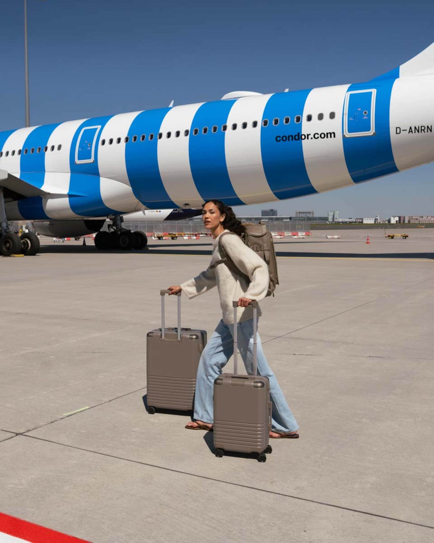 Heathrow Cabin All Black