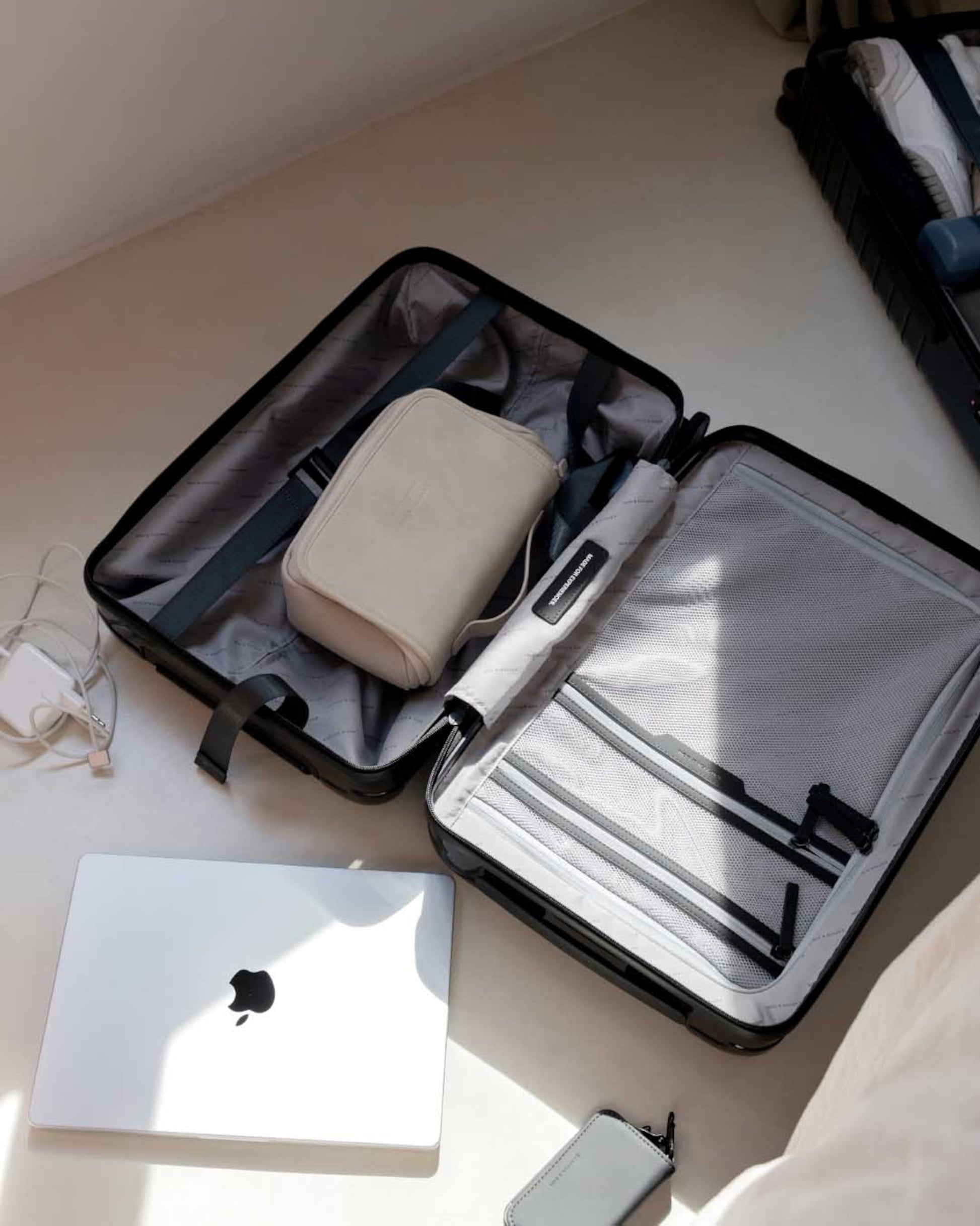 Heathrow Essential Cabin All Black