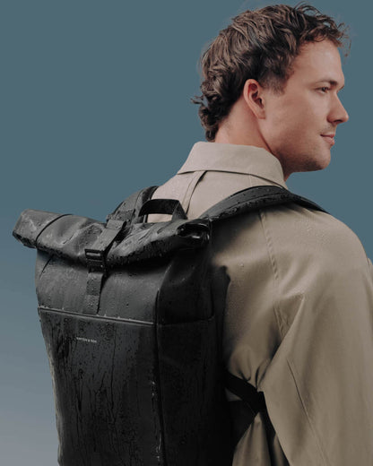Lund Sleek Full PU All Black