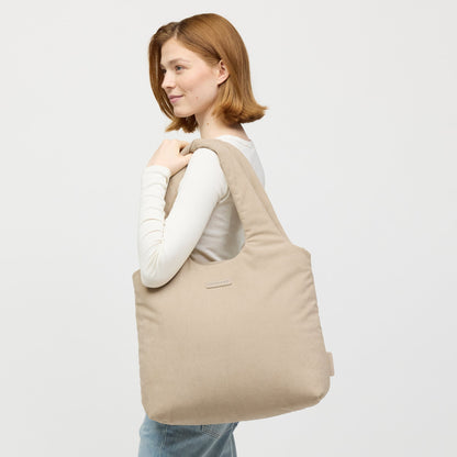 Skara Cloud Shopper Leo Sandstone