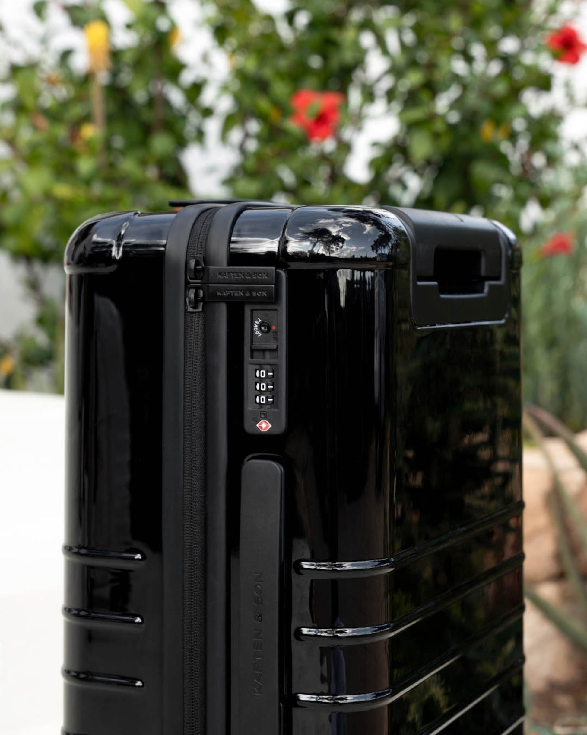 Heathrow Essential Cabin All Black