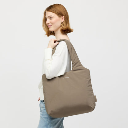 Skara Cloud Shopper Leo Sandstone